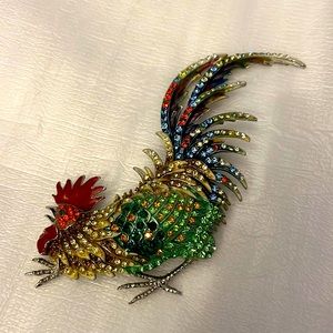 Gorgeous rhinestone rooster pin
